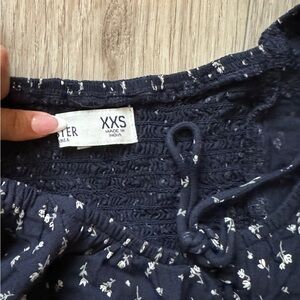 Cute Cropped Blouse w/ Flower Pattern!! 🌸🌸